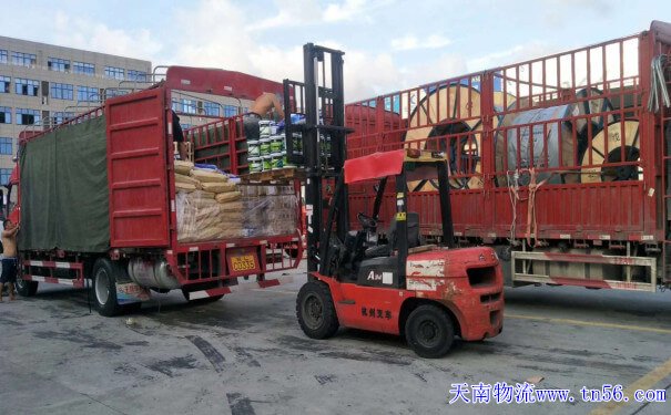 物流公司货车图片1