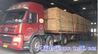 17.5米回程车装木方料
